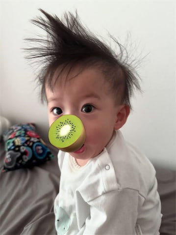 中川翔子、双子弟の寝起きトサカヘア公開 自分でヘアケアする姿に「かわゆすぎる」