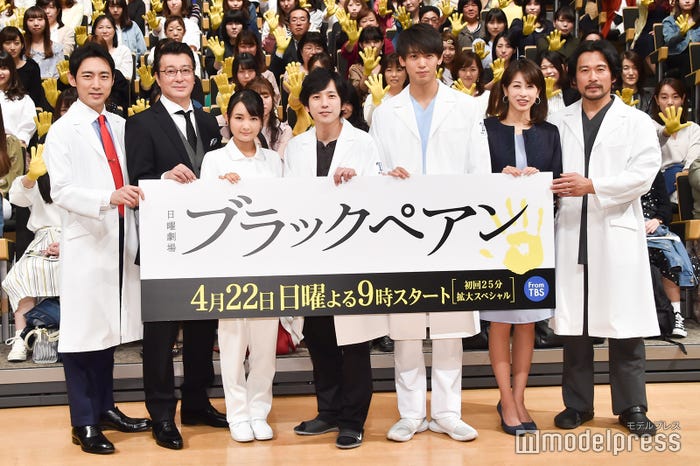 (左から)小泉孝太郎、加藤浩次、葵わかな、二宮和也、竹内涼真、加藤綾子、内野聖陽(C)モデルプレス
