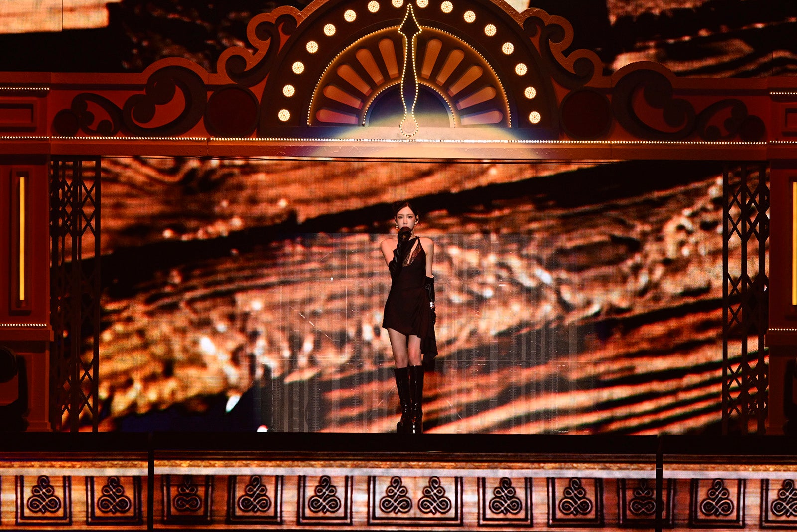 テヨン「SMTOWN LIVE 2024 SMCU PALACE @TOKYO」21日公演より（C）YUSUKE TAKAMURA、TAKAHIRO KUGINO