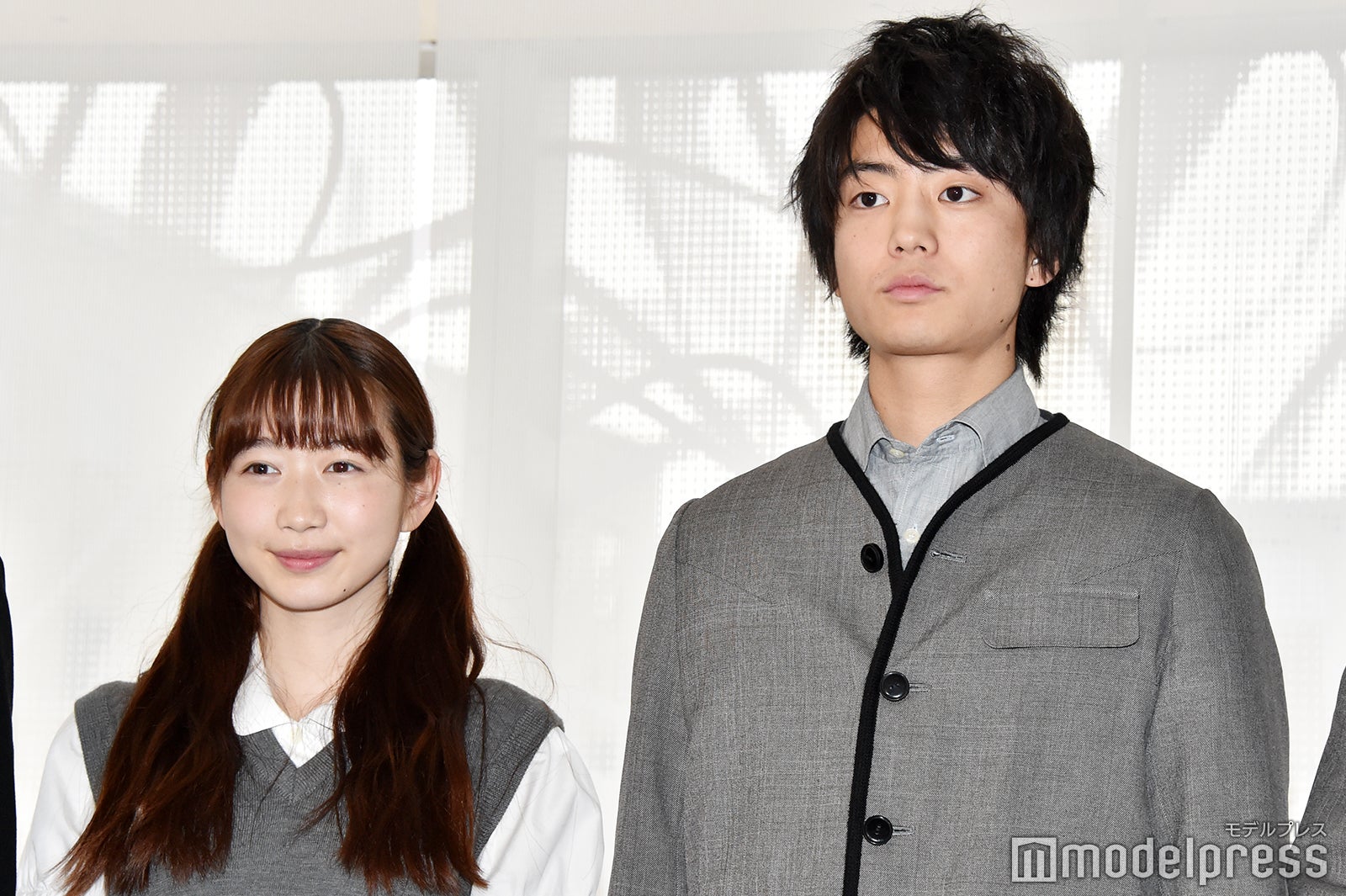 岡本夏美、伊藤健太郎 （C）モデルプレス