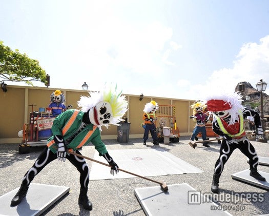 工事を行なっているスケルトンたち（C）Disney