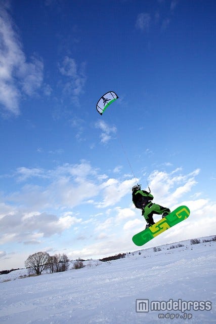 「Google」CMで話題の“空飛ぶスノーボード”って?