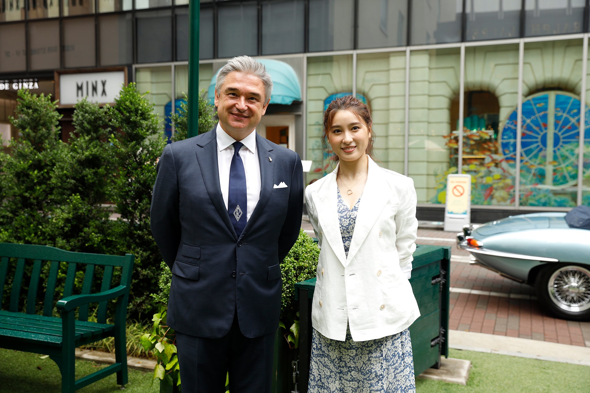 土屋太鳳（左）（提供写真）