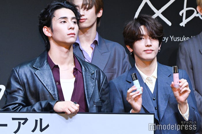 隣に並んだ西洸人、高塚大夢(C)モデルプレス