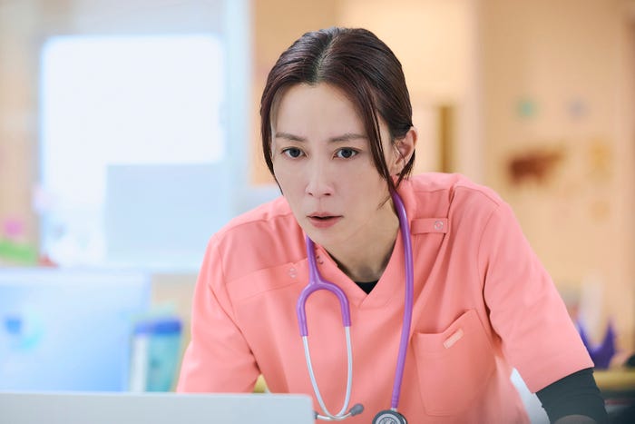 木村佳乃「19番目のカルテ」第2話(C)TBSスパークル/TBS(撮影:加藤春日)