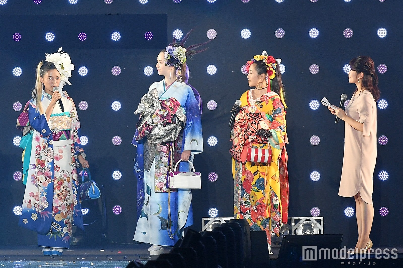 ステージトークの様子 （C）モデルプレス