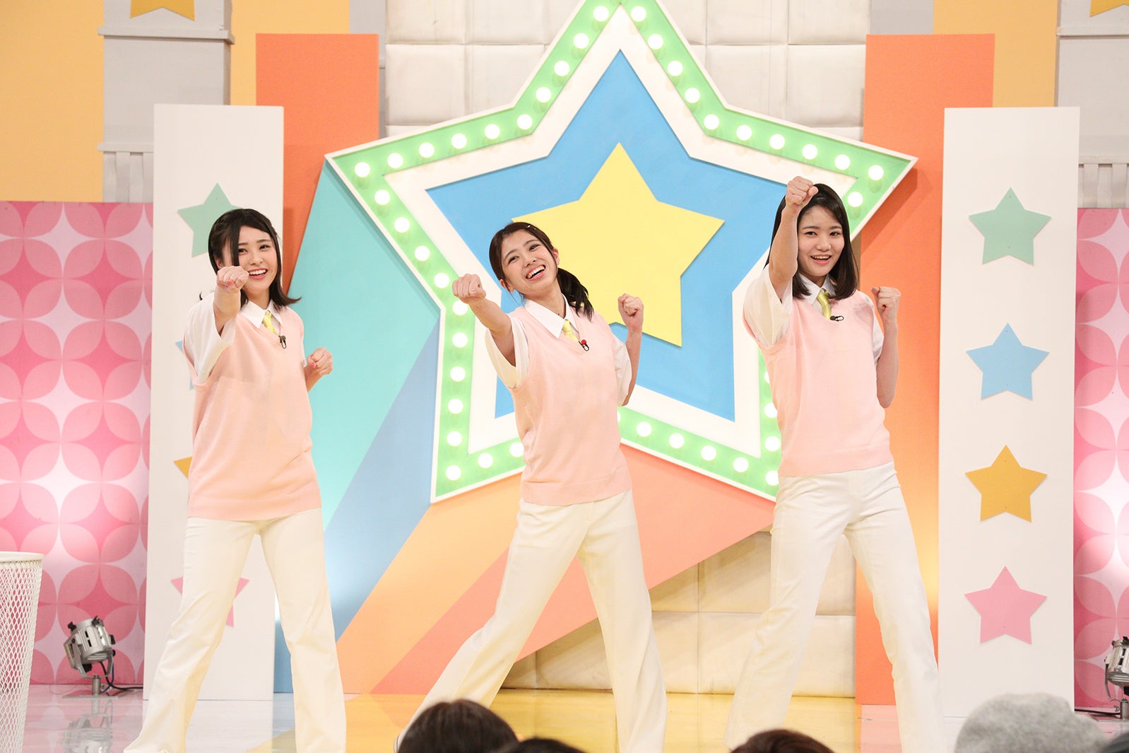 大西桃香、佐藤栞、中野郁海（C）HJホールディングス