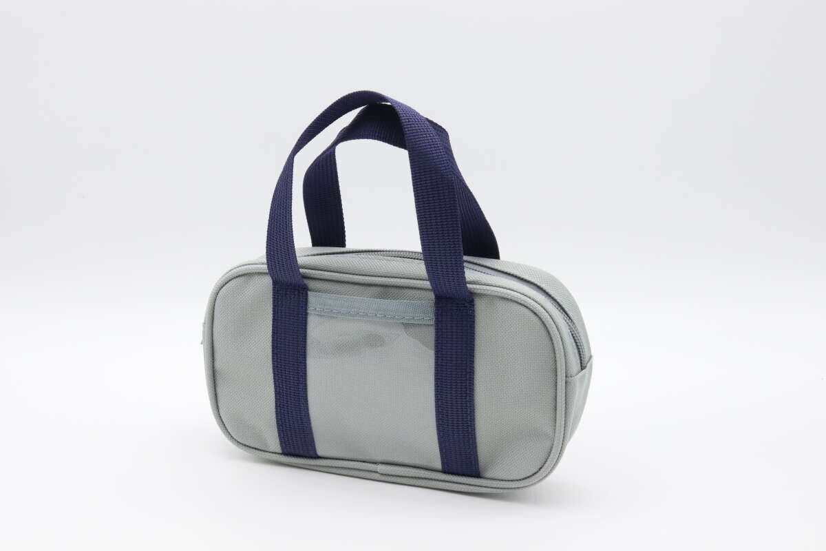 ダイソーの取手付ペンケースのグレー