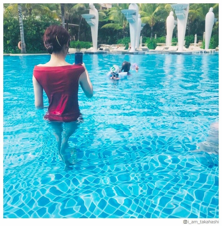 高橋愛、水着姿で抜群プロポーション披露