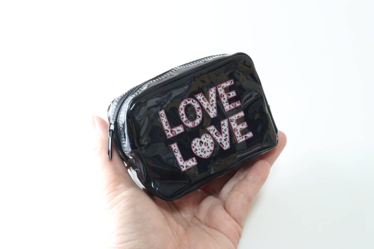 セリアのエナメルバッグ風ミニポーチのビジュアル