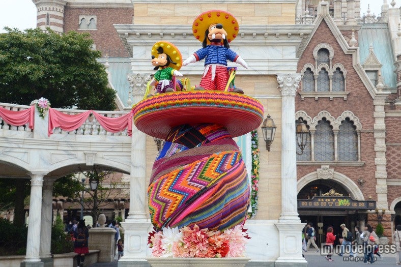 グーフィーとマックスがあしらわれたイースターエッグ