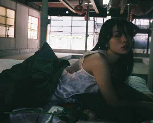 るうこの色っぽ顔にドキリ、世界観に惚れる“ジャケ買いホテル”「HOTEL SHE,OSAKA」大阪に誕生