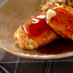 ヘルシーで栄養たっぷり「鮭と豆腐のハンバーグ」の作り方