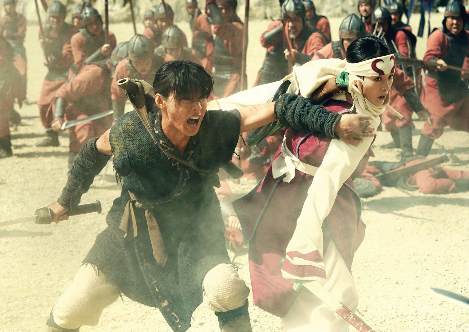 山崎賢人、清野菜名（C）原泰久／集英社（C）2023映画「キングダム」製作委員会