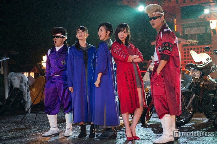 「しぇからしか!」HKT48 feat.氣志團MVのワンシーン(C)AKS