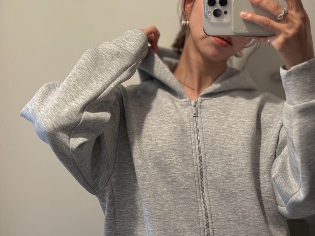 GU　パフスウェットフルジップパーカ　フードシルエットアップ