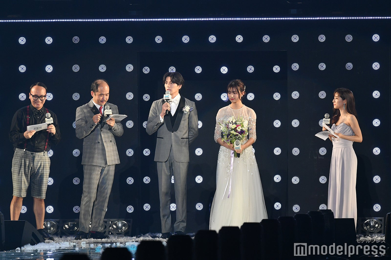 トレンディエンジェル（たかし、斎藤司）、新田真剣佑、吉川愛、田中みな実（C）モデルプレス