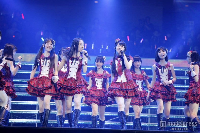 AKB48グループ研修生103名が圧巻のパフォーマンス／（C）AKS