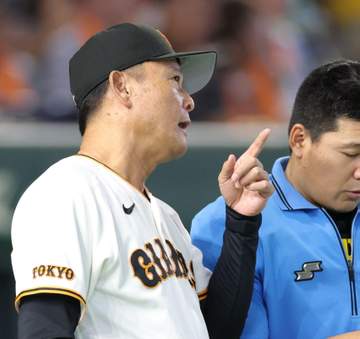 巨人 橋上監督代行「慎重になりすぎるのも逆に自分たちが苦しくなる」3戦18四死球の投手陣に奮起促す 五回には自ら円陣で声かけ「諦めることがないように」