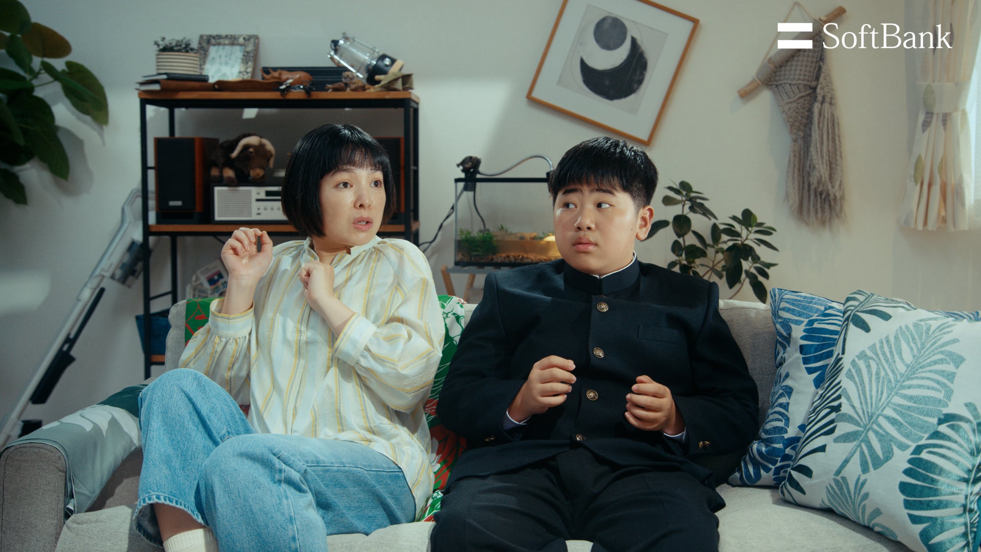 ソフトバンク新ウェブCM「スマホデビュー祭 お宅訪問」篇（提供写真）