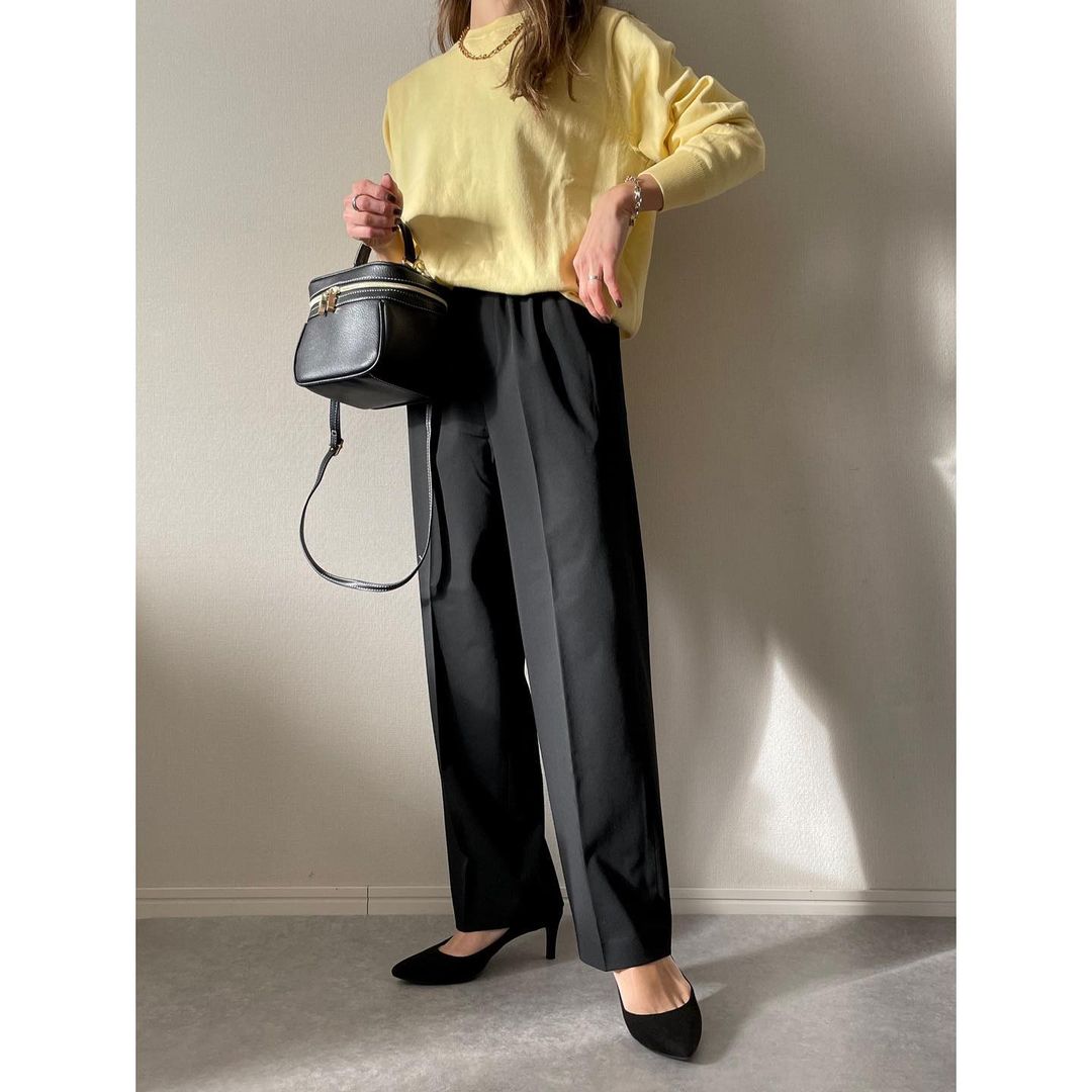 おしゃれな人が愛用中 ユニクロ シルエットが綺麗な ワイドストレートパンツ モデルプレス