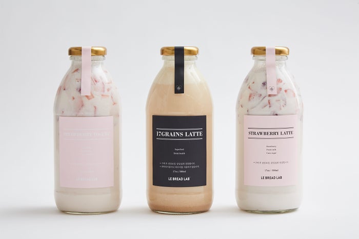 （左から）いちごヨーグルトラテ、17穀物ラテ、イチゴラテ／画像提供：ル・ブレッドラボ・ジャパン