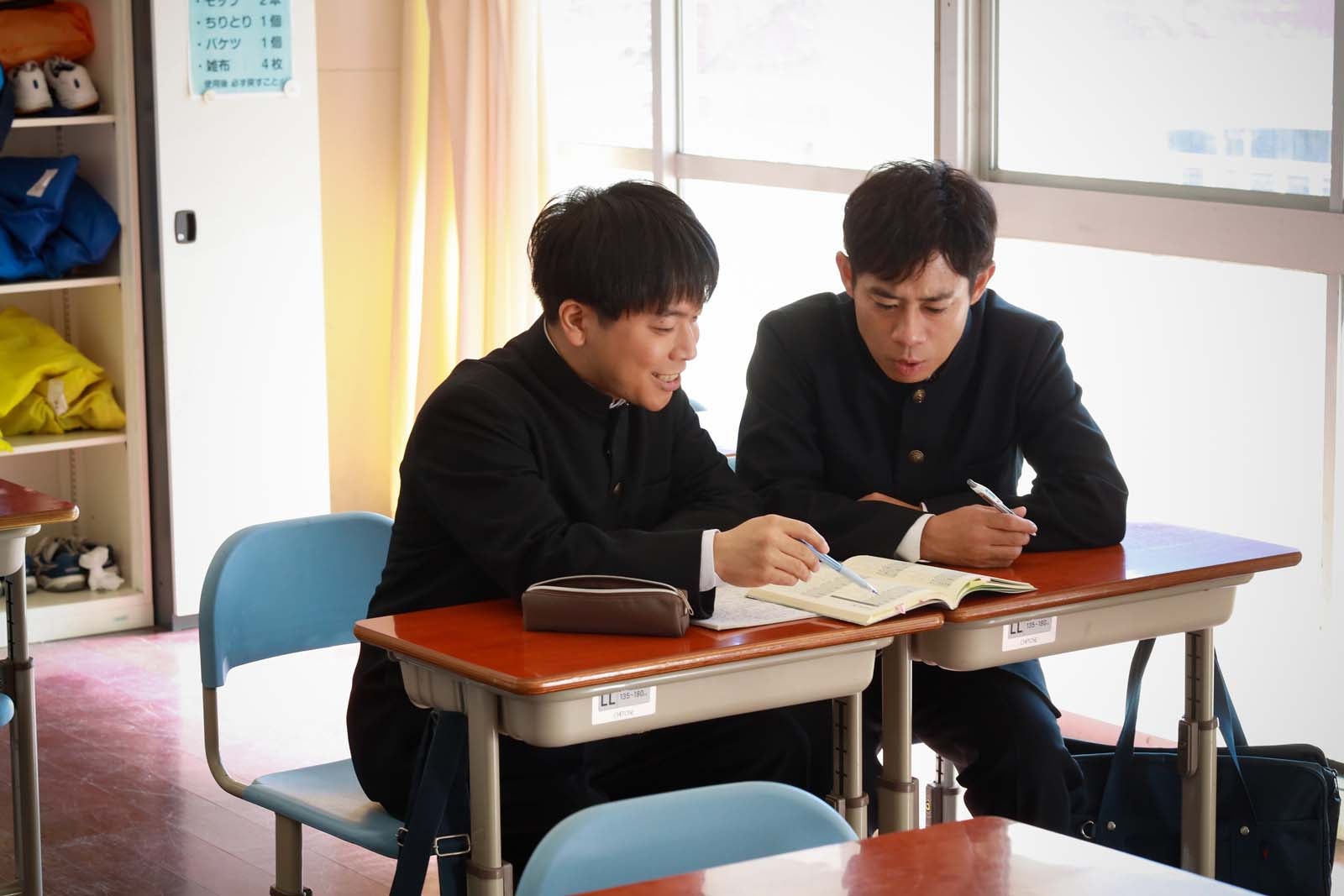 伊藤淳史ら「離婚しない男―サレ夫と悪嫁の騙し愛―」第5話より（C）テレビ朝日