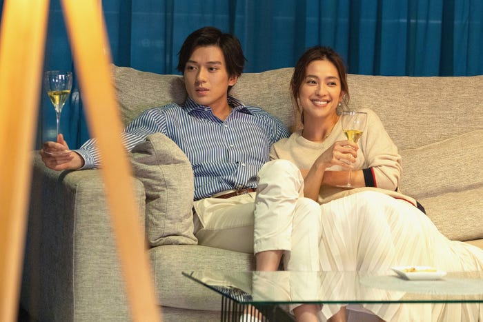 新田真剣佑、中村アン (C)行成薫/集英社(C)映画「名も無き世界のエンドロール」製作委員会