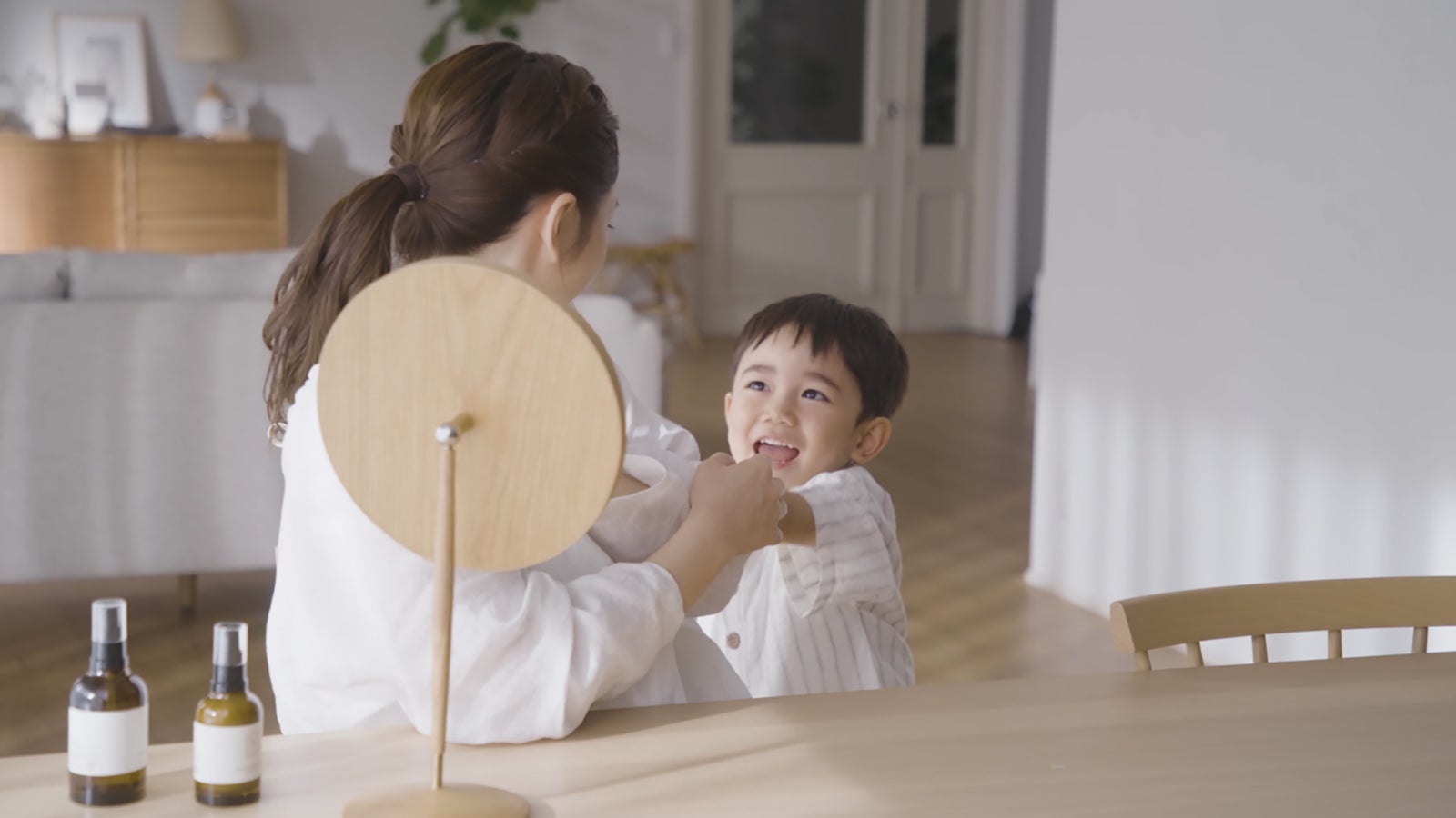 平愛梨＆バンビーノ君／メイキング動画キャプチャ （提供写真）