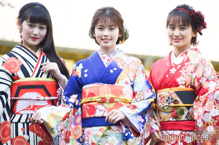 吉本実憂、小芝風花、岡田結実 (C)モデルプレス