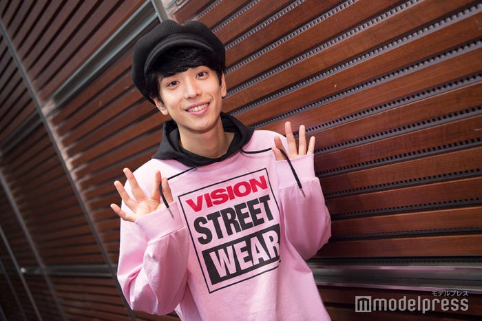 黒羽麻璃央(C)モデルプレス