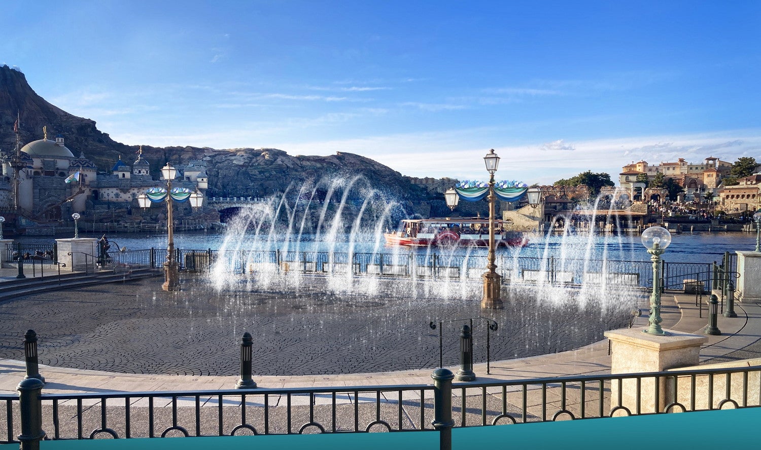 “びしょ濡れ”ハーバースプラッシュ（リドアイル）（C）Disney