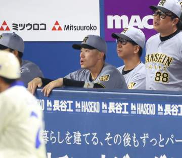 阪神 福島圭音が試合後に涙「本当に申し訳ない」七回の守備で悪送球→守備固めに小野寺が告げられる