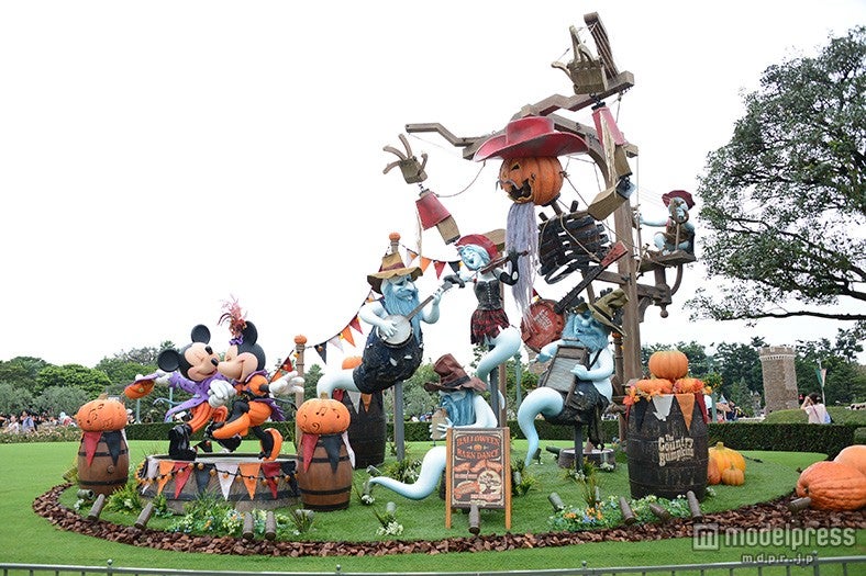 ディズニーランドのハロウィーン、おばけとパンプキンの楽しい