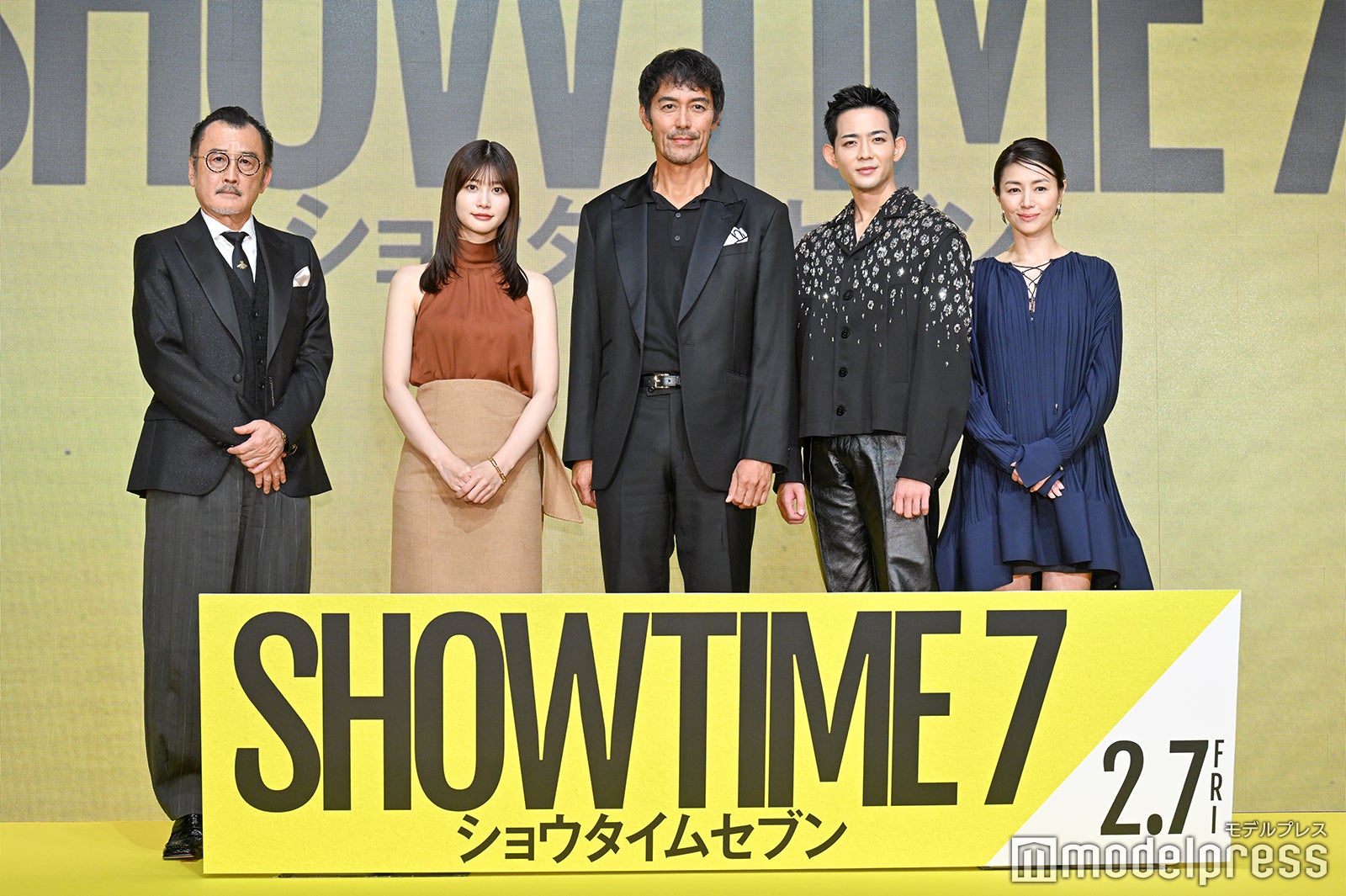 （左より）吉田鋼太郎、生見愛瑠、阿部寛、竜星涼、井川遥（C）モデルプレス