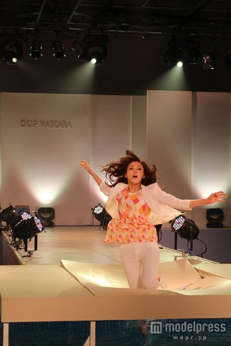 押切もえ／WEB CM「恋の落とし穴」より