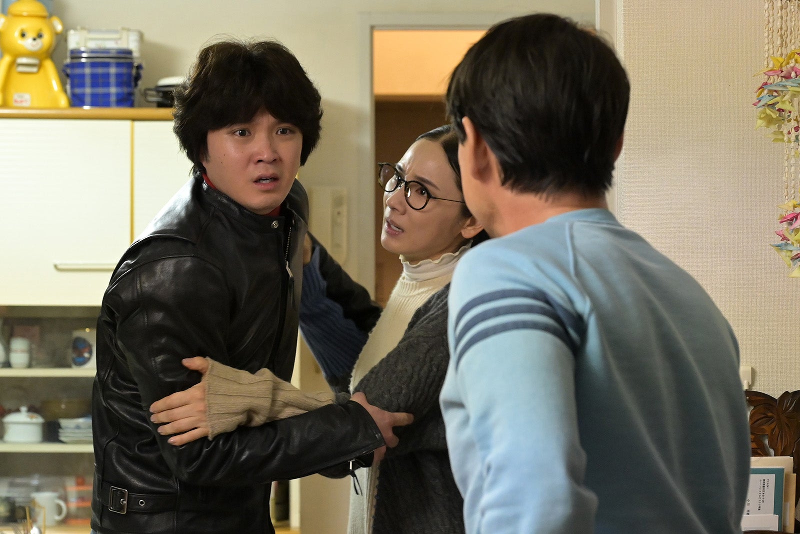 磯村勇斗、吉田羊、阿部サダヲ「不適切にもほどがある！」第6話より（C）TBS