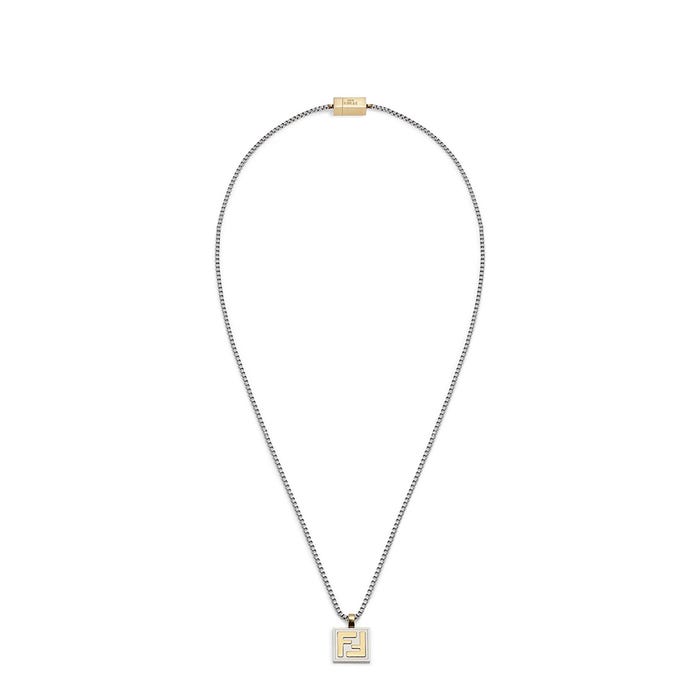 プレゼントされたネックレス(C)FENDI