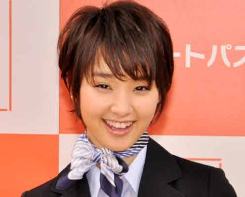 剛力彩芽、キュートな笑顔で“一日館長”就任 おすすめアプリは?