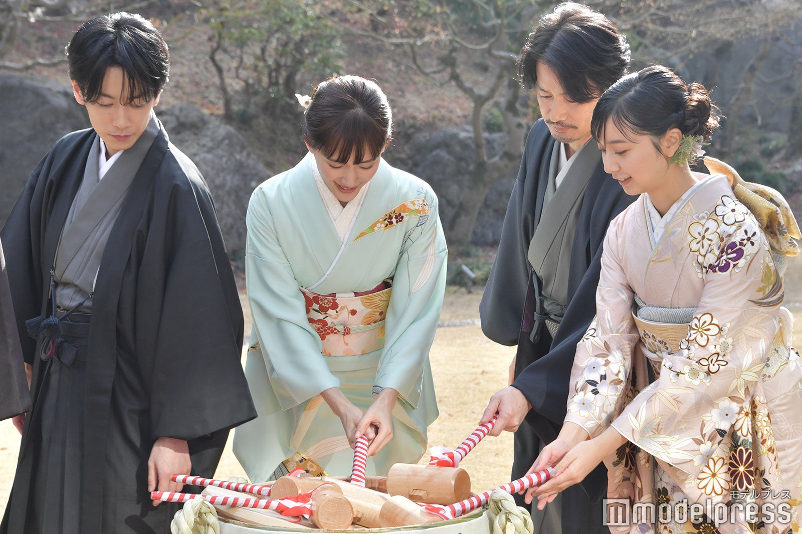 佐藤健、綾瀬はるか、竹野内豊、上白石萌歌（C）モデルプレス