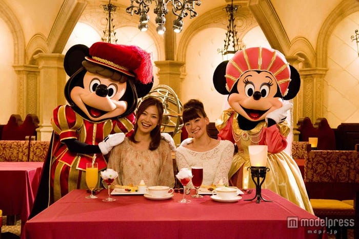 ディズニー1日10組限定プラン登場 ミッキー ミニーが ロミオとジュリエット 衣装でお出迎え モデルプレス ディズニー1日10組限定プラン登場 ミッキー ミニーが ロミオとジュリエット 衣装でお出迎え モデルプレス