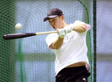 広島・中村奨 巨人山崎とDe東にリベンジへ打撃練習で汗 全試合出場の大目標へ気合「打ち返さないといけない」