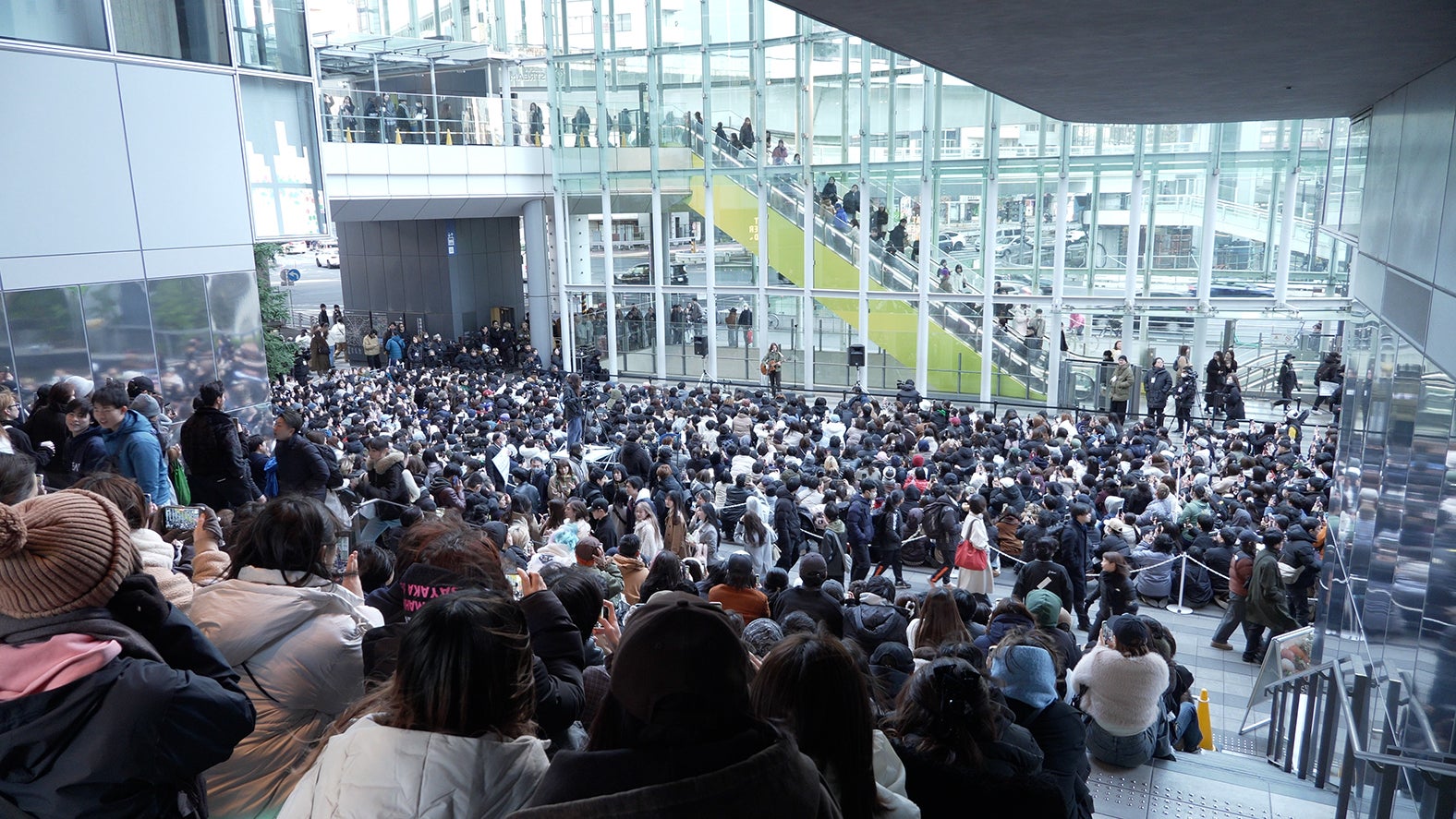 ふみの／渋谷路上ライブの様子（提供写真）