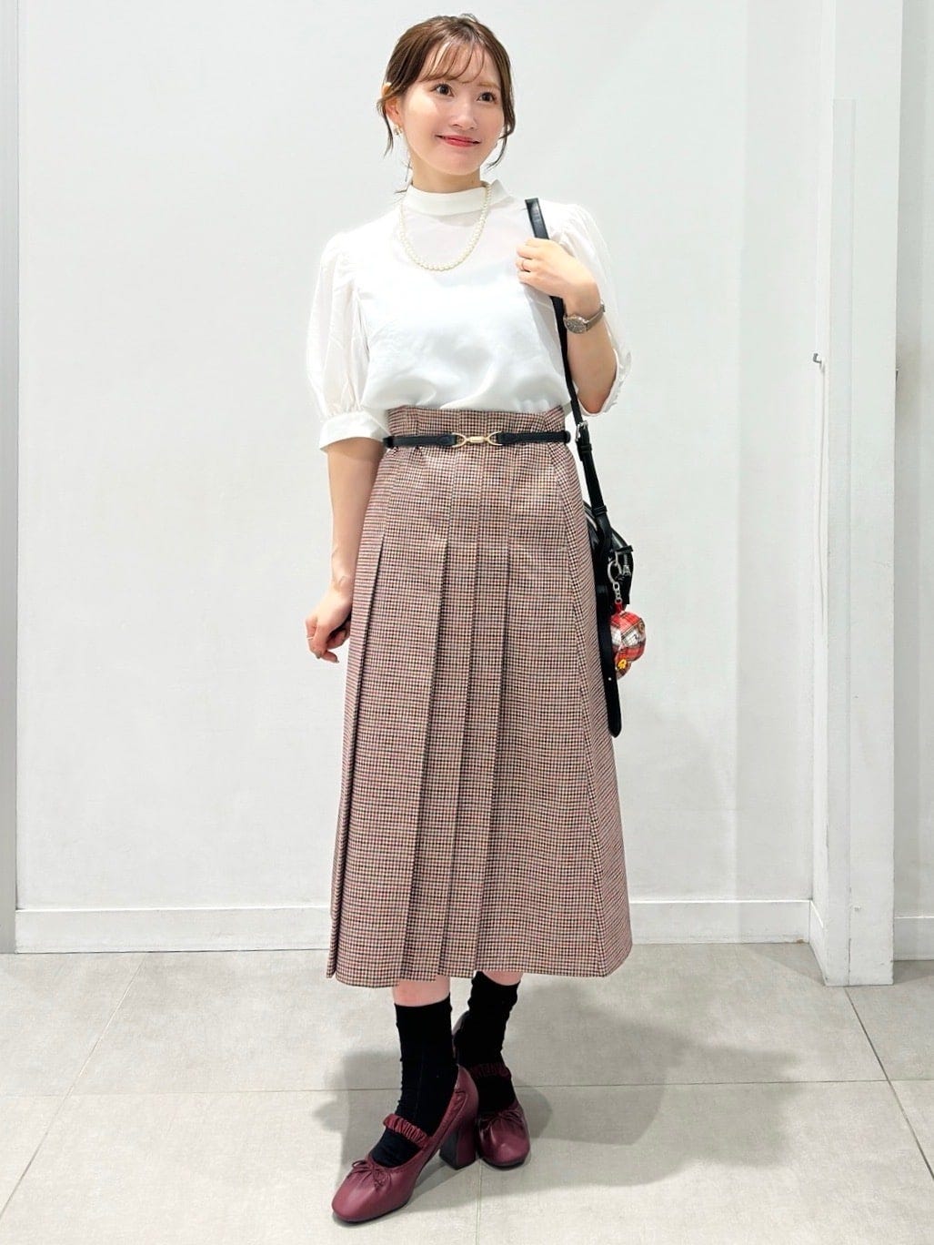スカートと合わせてフェミニンに 出典:StyleHint