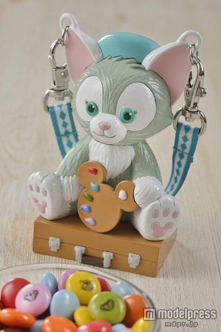 カラフルチョコレート、ミニスナックケース付き(920円)/(C)Disney