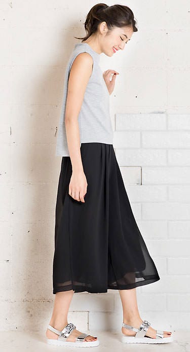 かかとバンドWベルトフラットサンダルシューズ「神戸レタス」2790円(税込)