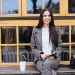 モテる秘訣かも? 男性が思う魅力的な大人女子の仕草