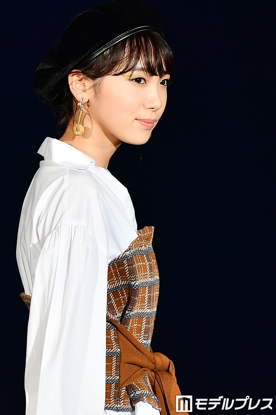 飯豊まりえ ファッションステージでトリ飾る デコルテ輝く大人スタイル Tgc富山18 モデルプレス