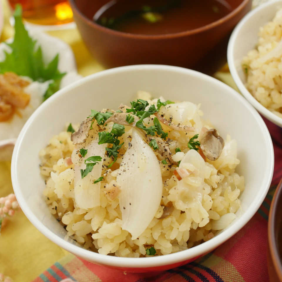 甘み爆発!トロトロ「新玉ねぎの洋風炊き込みご飯」