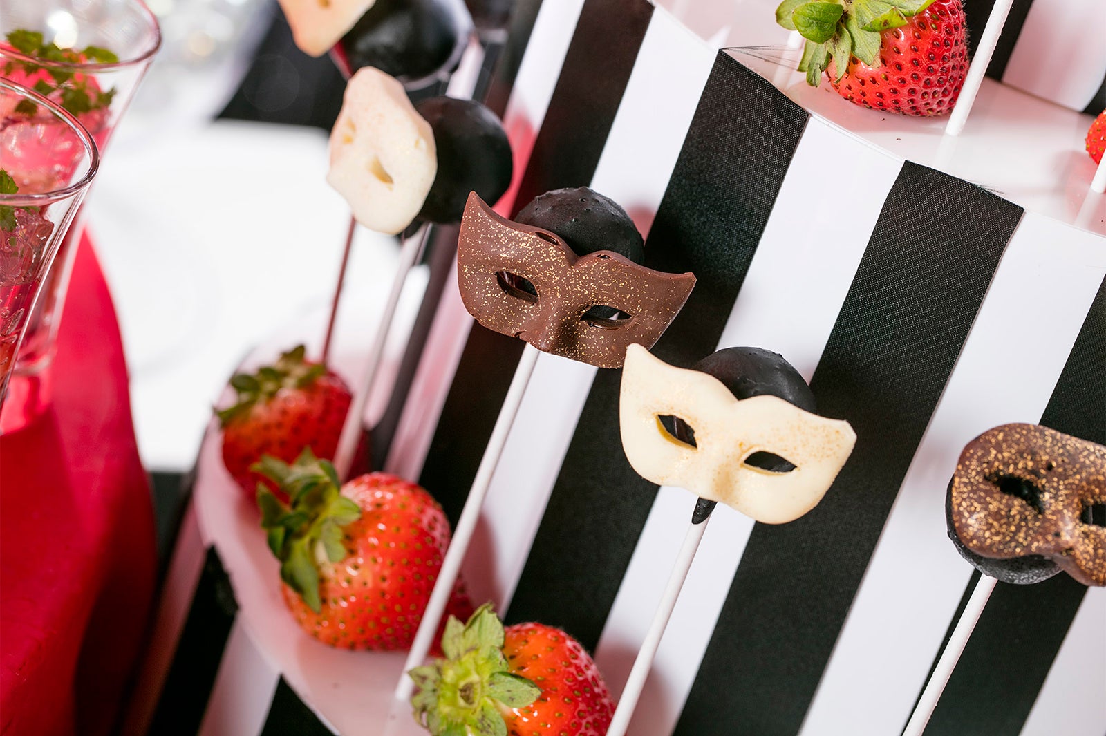 マスカレード・ブラックストロベリー
ロリポップ／画像提供：ヒルトン東京お台場